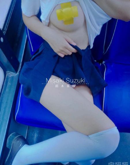 向日葵绽放的夜晚樱花