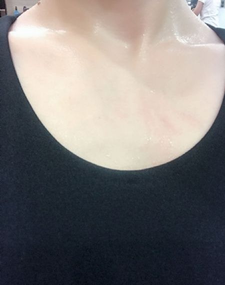 抱着娇妻被粗大陌生人玩3p